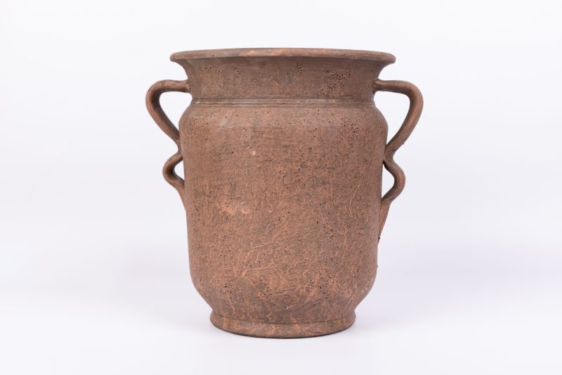 macetero de barro con asas