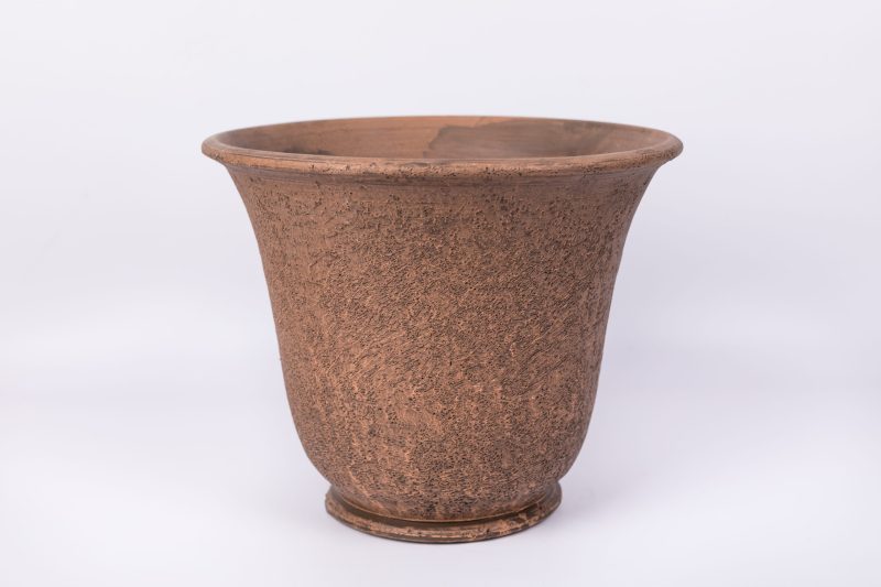 Maceta de barro artesanal rústica modelo campana de 25x30cm.