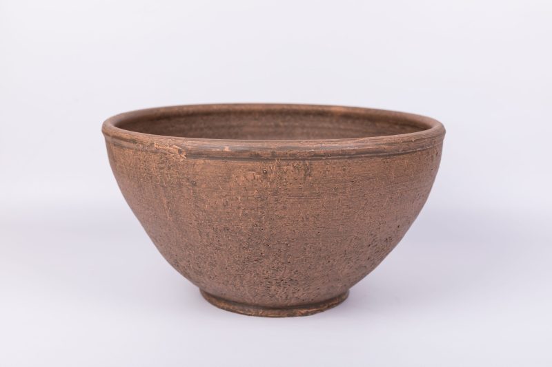 Maceta de barro artesanal rústica modelo barreño de 32x17 cm.
