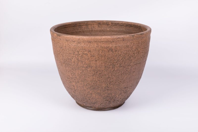 Maceta de barro rústico artesanal modelo cuenco alto de 25x30 cm.